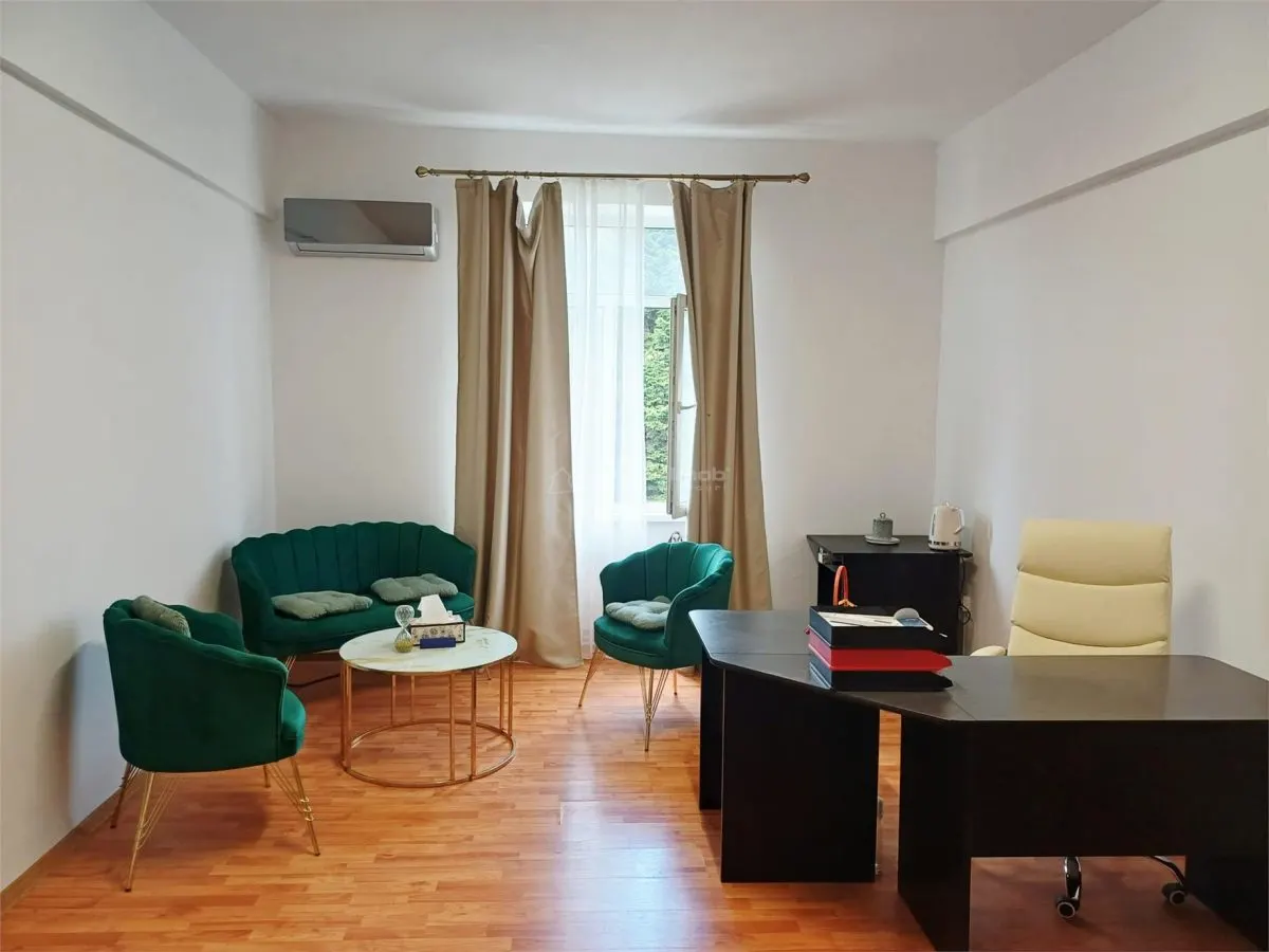 Resita, Oficina Bloque 800, Reformada, Amueblada, 29 m² - foto 2