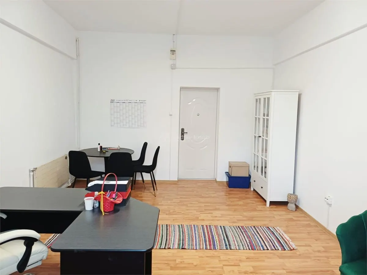 Resita, Oficina Bloque 800, Reformada, Amueblada, 29 m² - foto 8