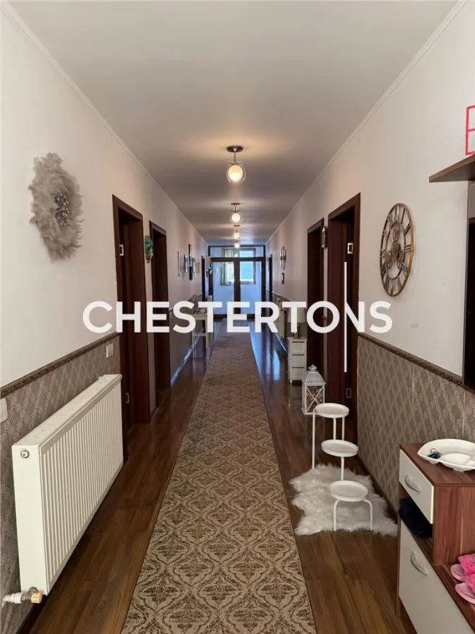 Apartamento de 4 Dormitorios en Villa, 183 m², Modernamente Amueblado, Bragadiru - foto 2
