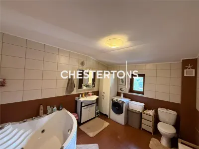 Apartamento de 4 Dormitorios en Villa, 183 m², Modernamente Amueblado, Bragadiru - foto 16