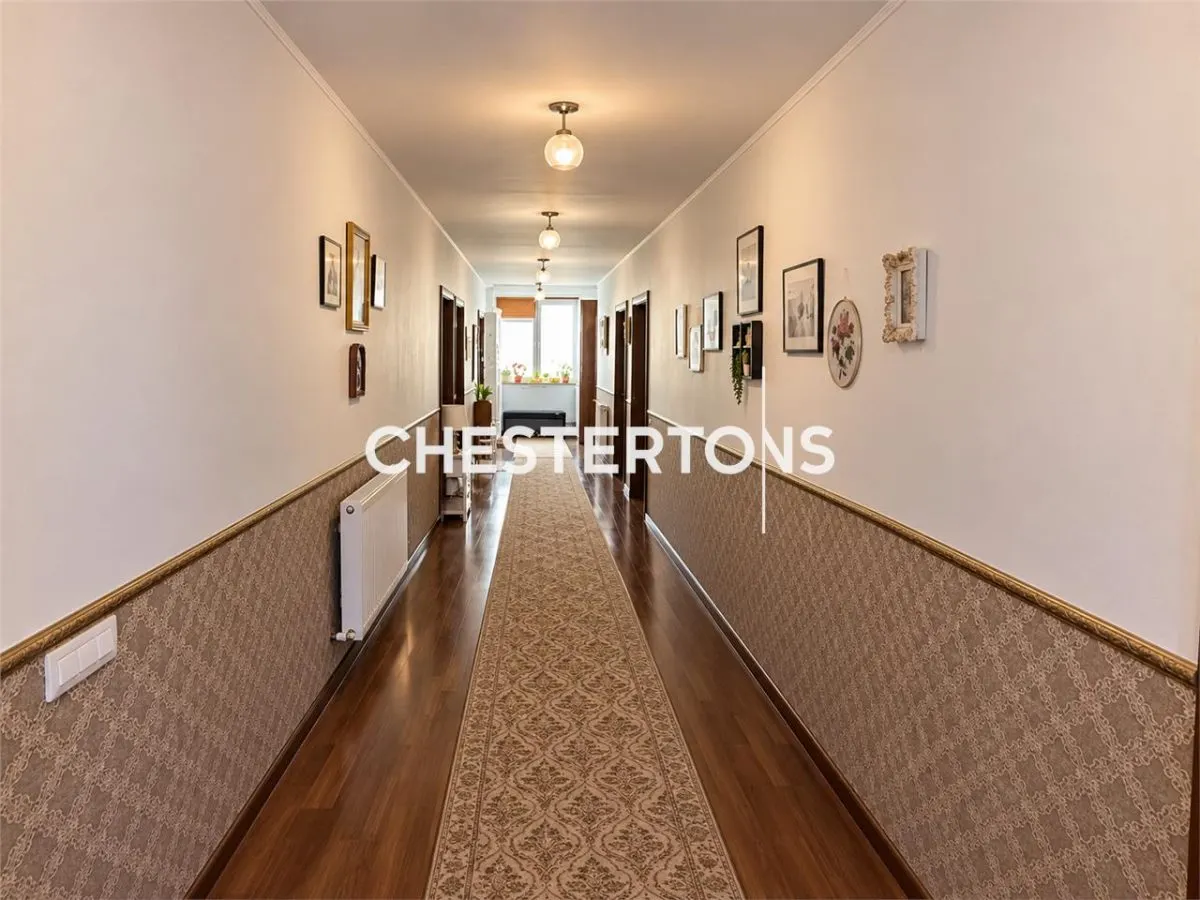 Apartamento de 4 Dormitorios en Villa, 183 m², Modernamente Amueblado, Bragadiru - foto 18