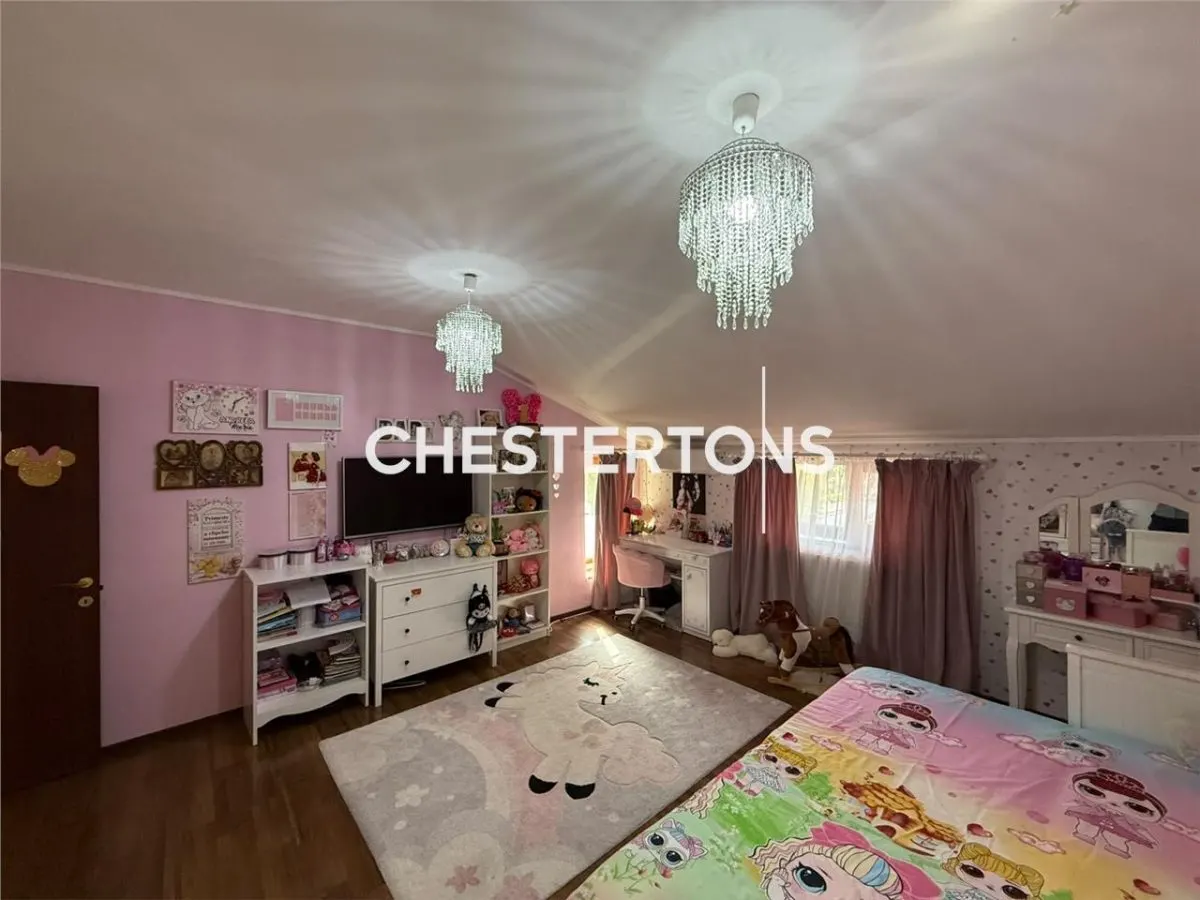 Apartamento de 4 Dormitorios en Villa, 183 m², Modernamente Amueblado, Bragadiru - foto 7