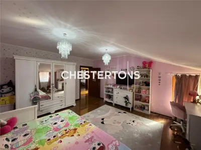 Apartamento de 4 Dormitorios en Villa, 183 m², Modernamente Amueblado, Bragadiru - foto 8