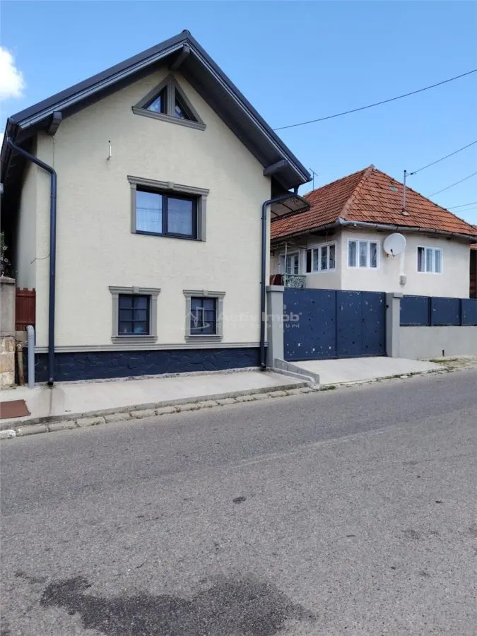 Casa renovata Ghelari Hunedoara - foto 1