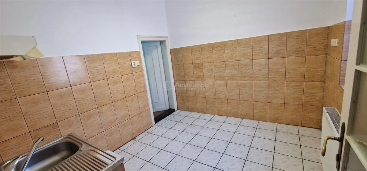Casa en Resita, Zona Muncitoresc, Patio Compartido - foto 12