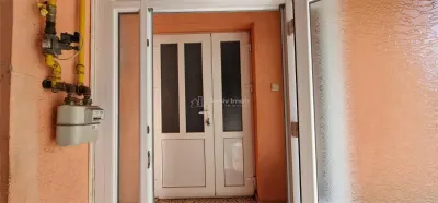 Casa en Resita, Zona Muncitoresc, Patio Compartido - foto 13