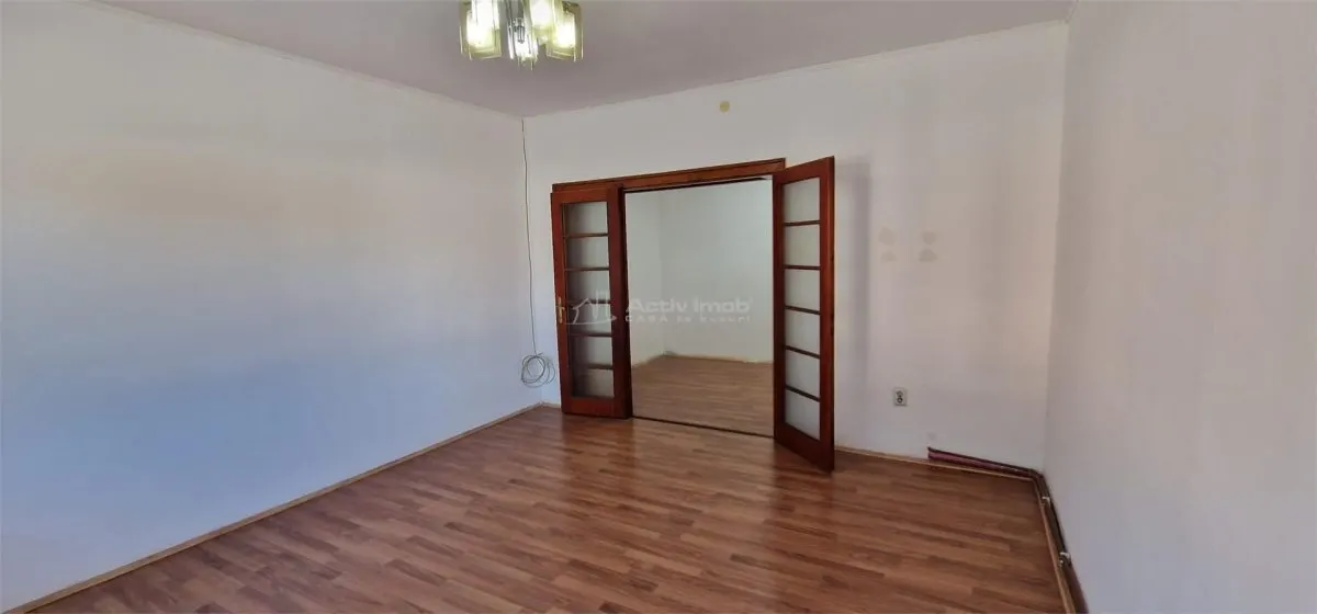 Casa en Resita, Zona Muncitoresc, Patio Compartido - foto 16