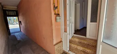 Casa en Resita, Zona Muncitoresc, Patio Compartido - foto 17
