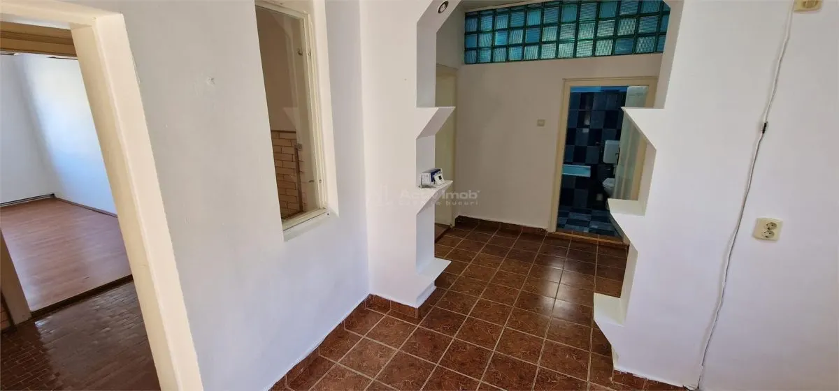 Casa en Resita, Zona Muncitoresc, Patio Compartido - foto 7
