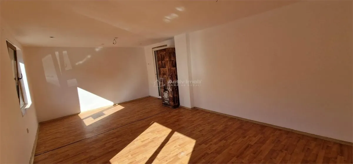 House / villa for sale 90 sqm in Resita, Muncitoresc area - foto 15