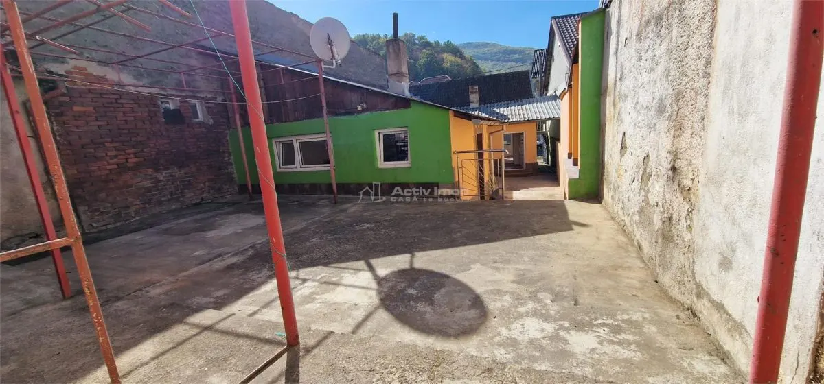 House / villa for sale 90 sqm in Resita, Muncitoresc area - foto 18