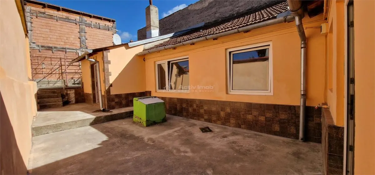 House / villa for sale 90 sqm in Resita, Muncitoresc area - foto 6