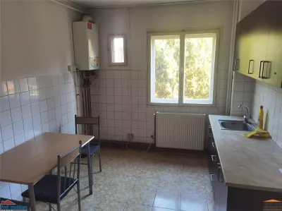 4-Bedroom Apartment for Rent, Gas Central Heating, Ground Floor, Vlaicu - Arad