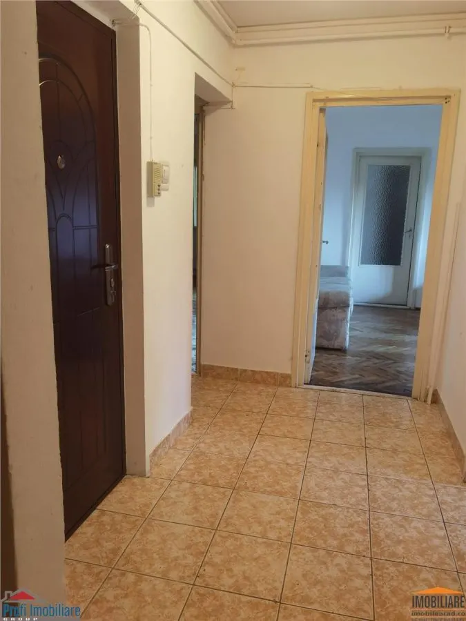 4-Bedroom Apartment for Rent, Gas Central Heating, Ground Floor, Vlaicu - foto 12