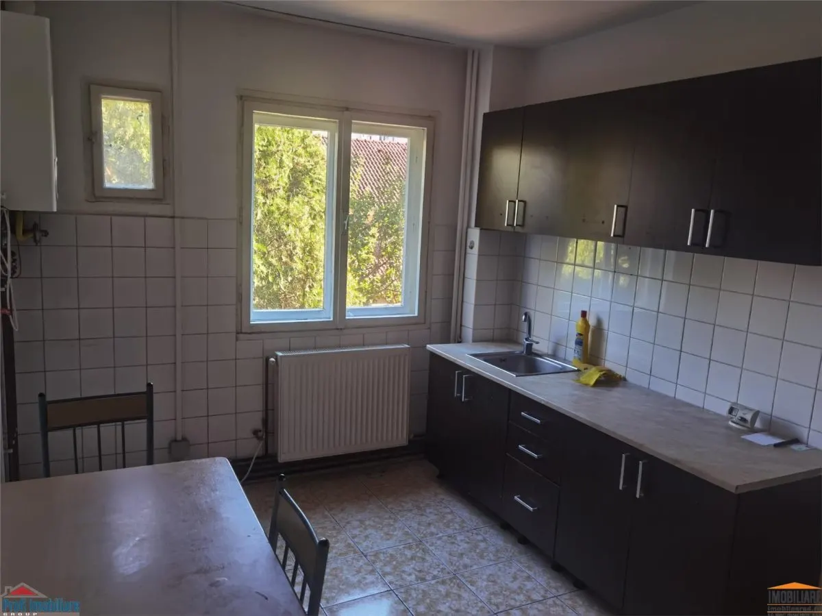4-Bedroom Apartment for Rent, Gas Central Heating, Ground Floor, Vlaicu - foto 3