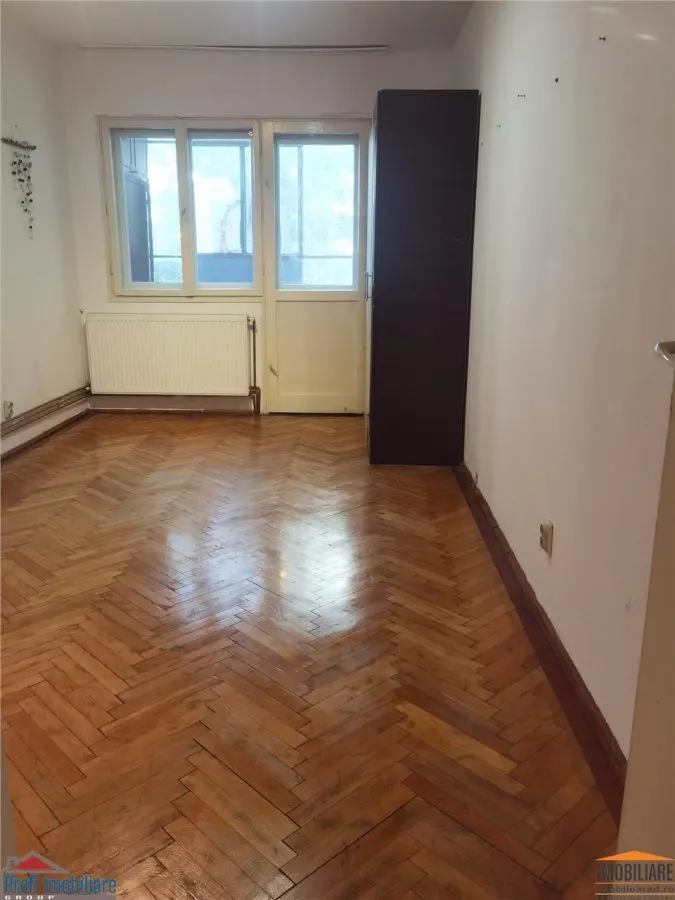 4-Bedroom Apartment for Rent, Gas Central Heating, Ground Floor, Vlaicu - foto 6