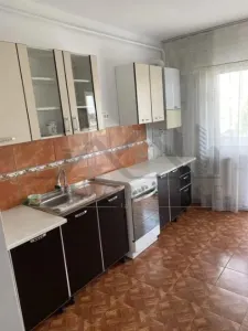 3-Bedroom Apartment, Boulevard Poitiers, Frumoasa District - Iasi