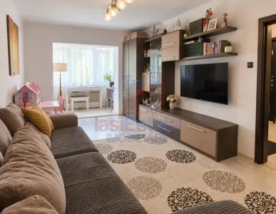 Three-Bedroom Apartment, Podu de Fier Zone, Iași - foto 2