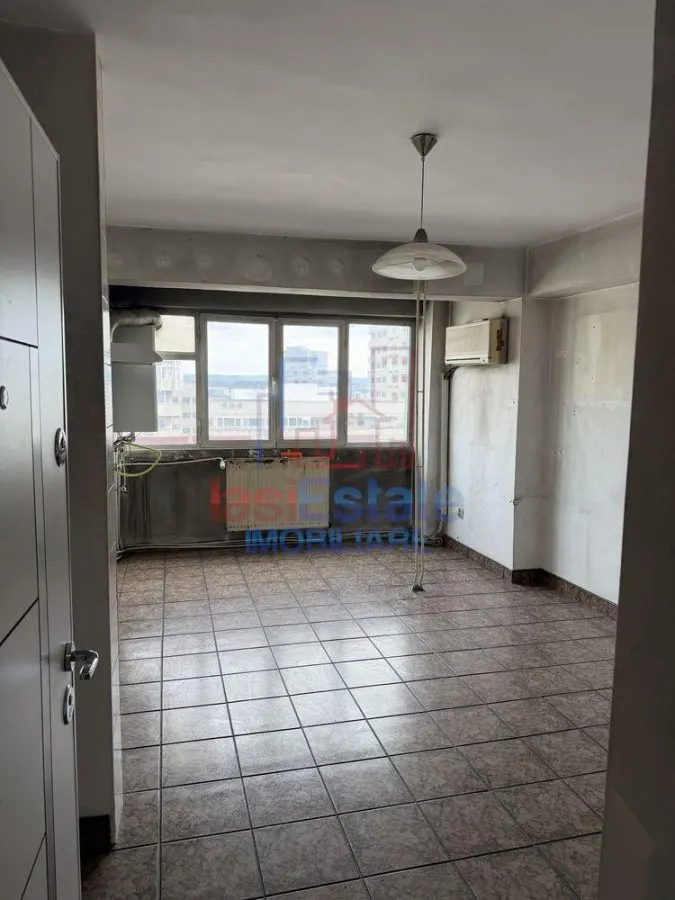 4-Bedroom Split-Layout Apartment, Central Iași - foto 5