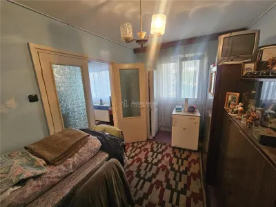 Resita, 2 Cam. Mobilat+Utilat, Et. 1, Micro 2 - foto 4