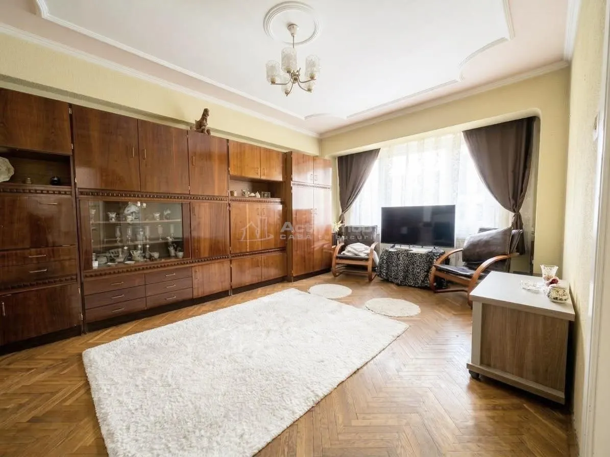 Apartament cu 3 camere pe pietonala Republicii – Ultracentral - balcon cu vedere spre pietonala si 2 boxe la subsol - foto 1