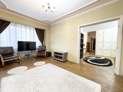 Apartament cu 3 camere pe pietonala Republicii – Ultracentral - balcon cu vedere spre pietonala si 2 boxe la subsol - foto 2