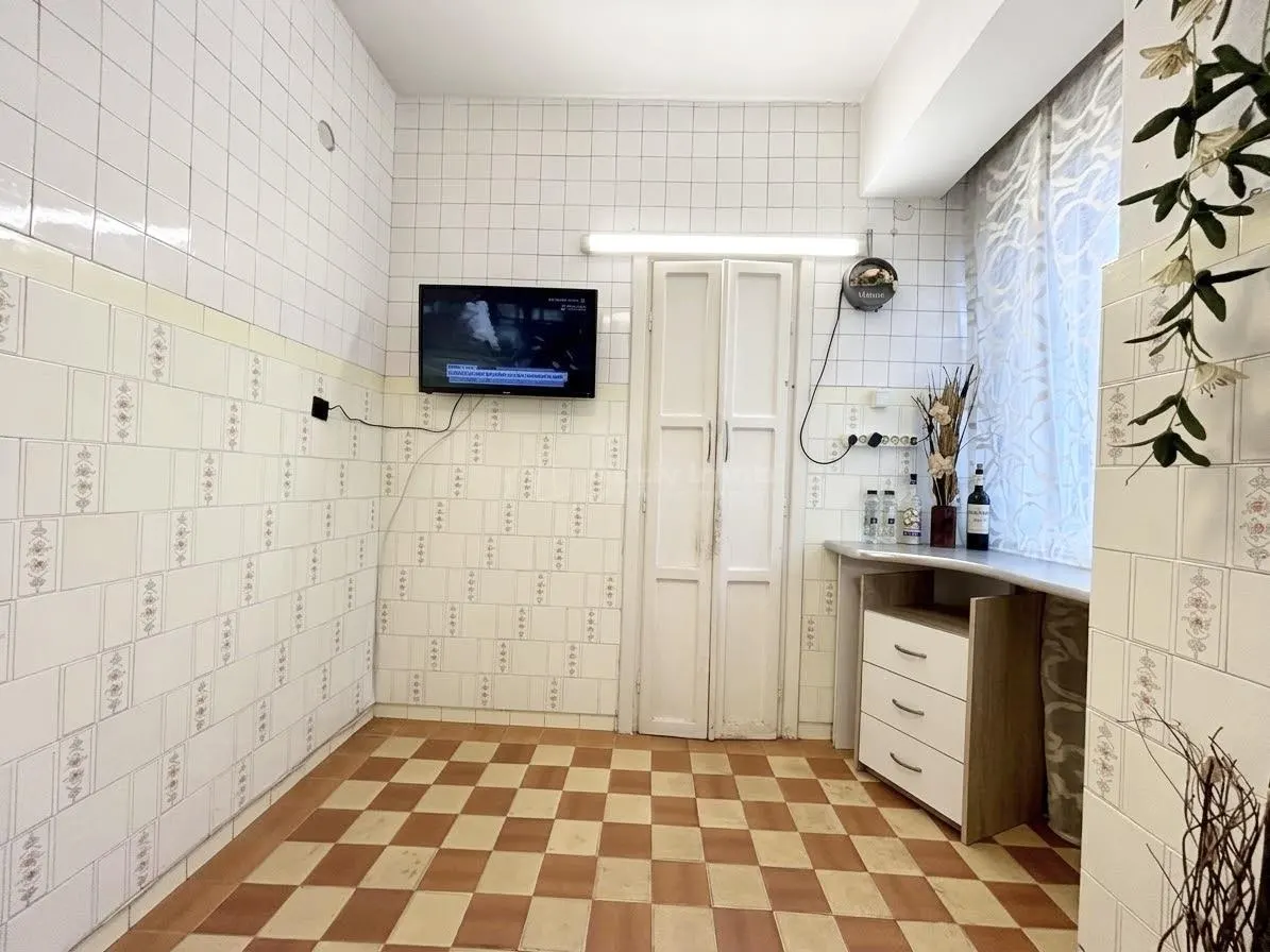 Apartament cu 3 camere pe pietonala Republicii – Ultracentral - balcon cu vedere spre pietonala si 2 boxe la subsol - foto 13