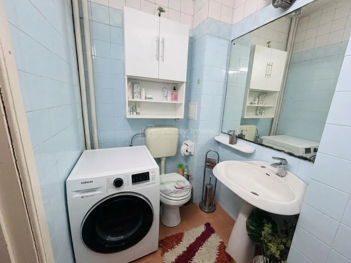 Apartament cu 3 camere pe pietonala Republicii – Ultracentral - balcon cu vedere spre pietonala si 2 boxe la subsol - foto 9