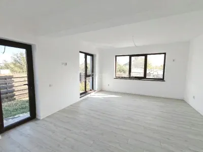 House / villa for sale 116 sqm in Bragadiru - foto 5