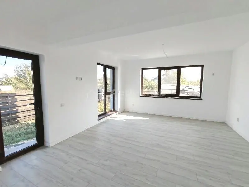 House / villa for sale 116 sqm in Bragadiru - foto 5
