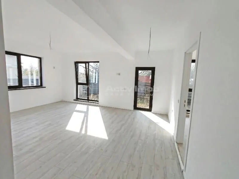 House / villa for sale 116 sqm in Bragadiru - foto 8