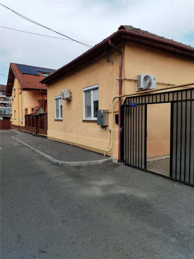 House / villa for sale 130 sqm in Hunedoara, Centru Vechi area - foto 1