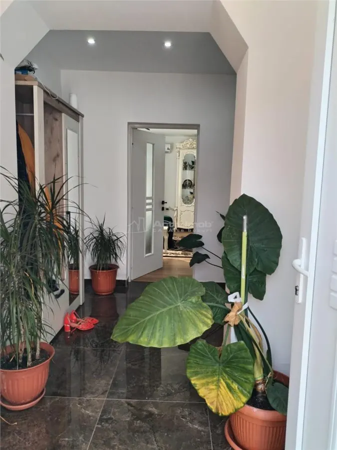 House / villa for sale 130 sqm in Hunedoara, Centru Vechi area - foto 11