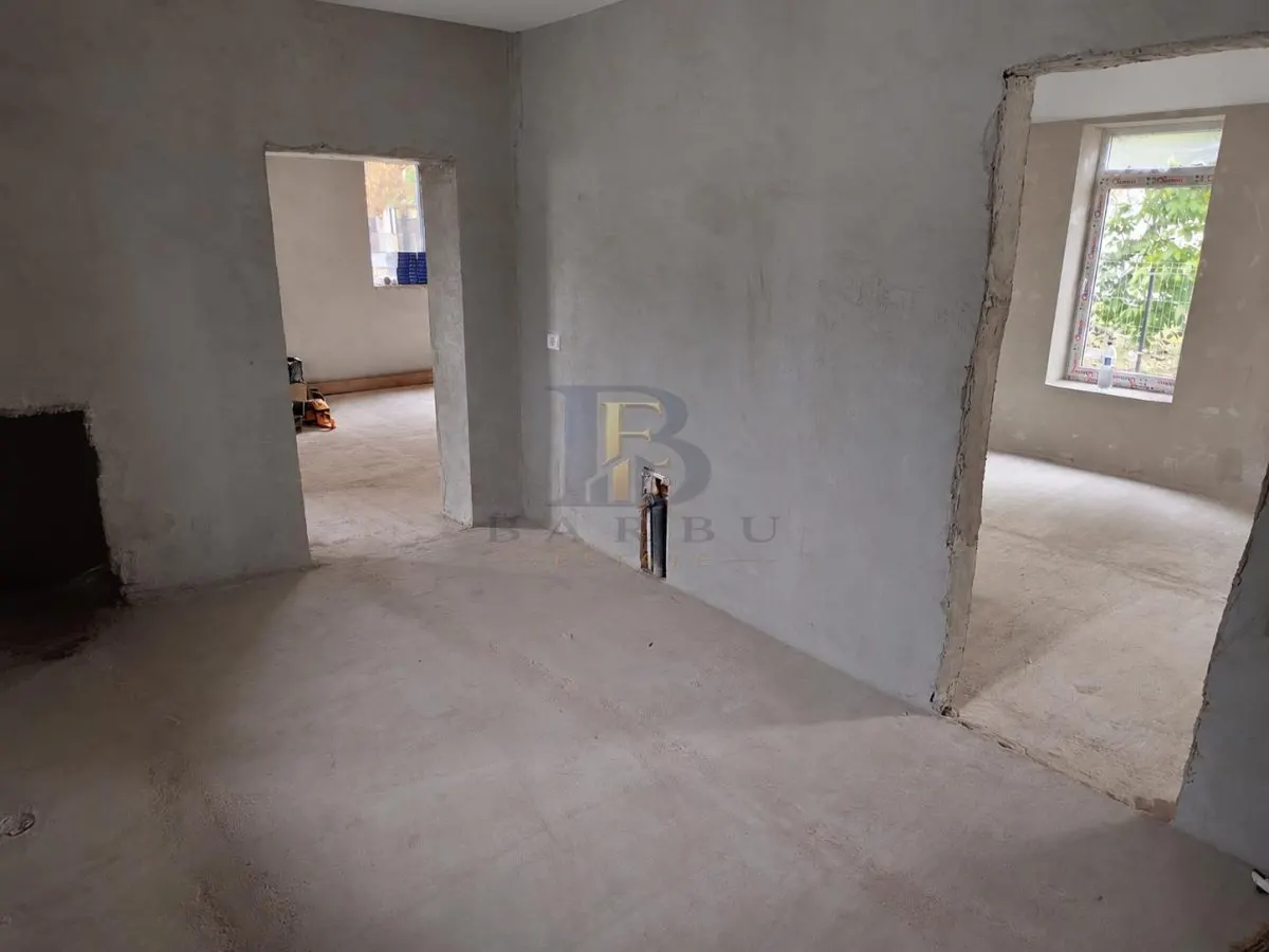 House / villa for sale 190 sqm in Pischia - foto 2