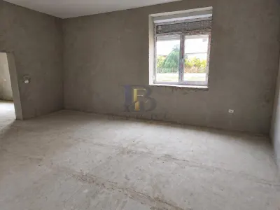 House / villa for sale 190 sqm in Pischia - foto 4