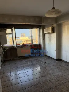 zona Centru - A Panu Apartament decomandat cu 4 camere - foto 4