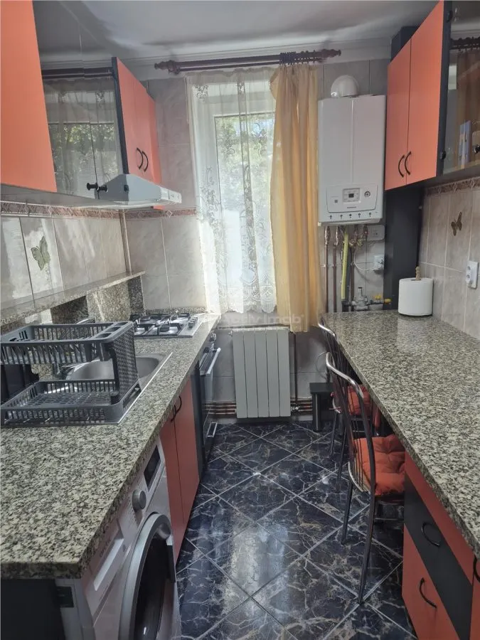 Apartment 2 camere ultracentral, cu loc de parcare, mobilat si utilat - foto 1