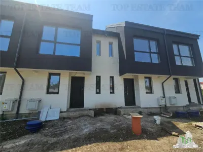 House / villa for sale 100 sqm in Bucuresti, Prelungirea Ghencea area - Bucuresti