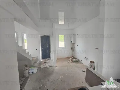 House / villa for sale 100 sqm in Bucuresti, Prelungirea Ghencea area - foto 5