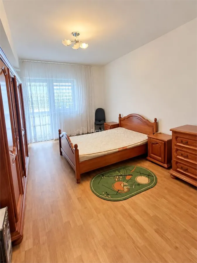 Apartament 3 camere 2 bai 100 mp 2 balcoane de inchiriat - foto 3
