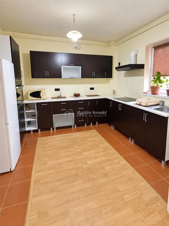 Apartament 3 camere 2 bai 100 mp 2 balcoane de inchiriat - foto 6
