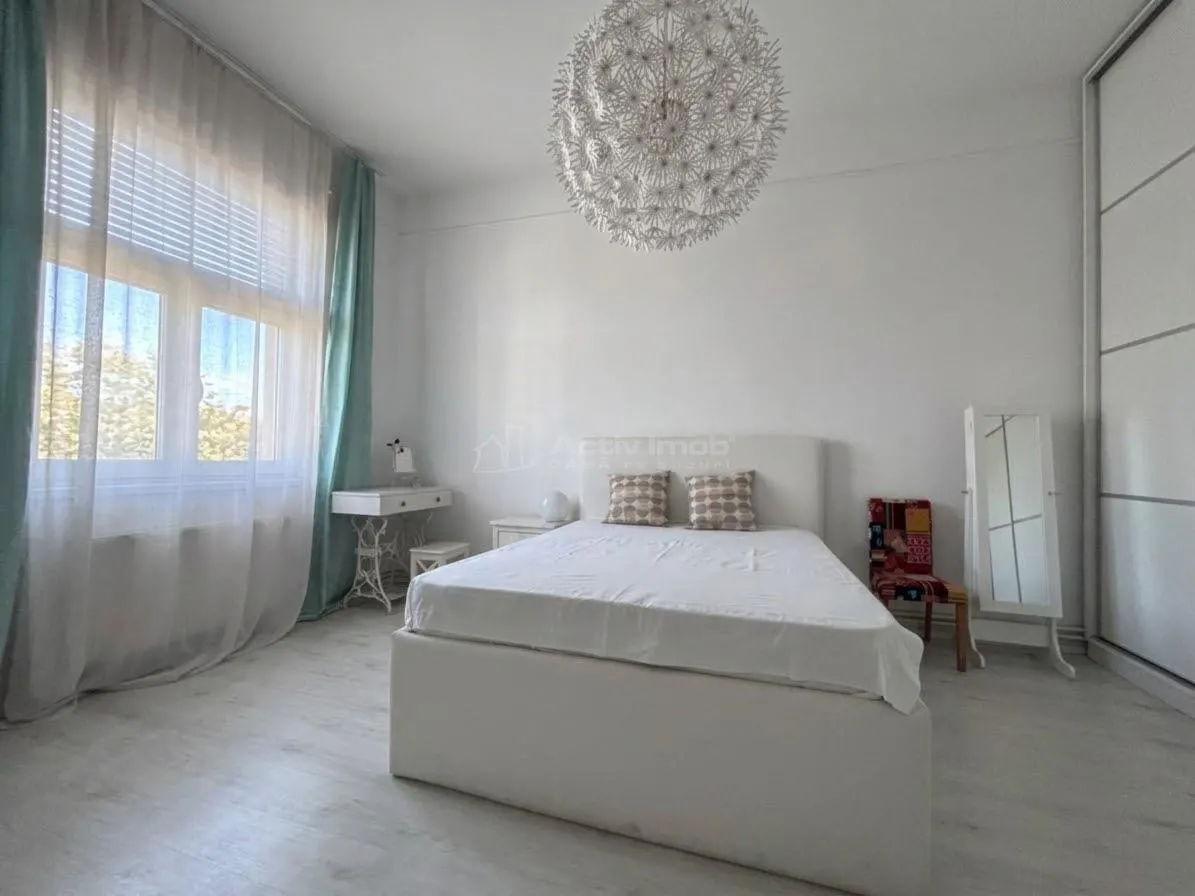 Apartament ultracentral în Oradea – Locatie premium - spatiu generos si potential de extindere - foto 2