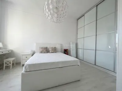 Apartament ultracentral în Oradea – Locatie premium - spatiu generos si potential de extindere - foto 3