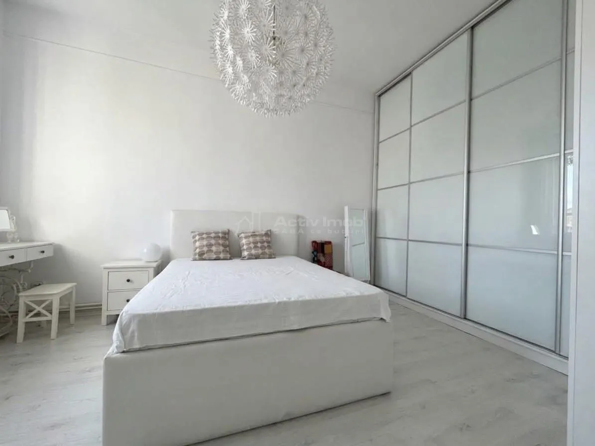 Apartament ultracentral în Oradea – Locatie premium - spatiu generos si potential de extindere - foto 3