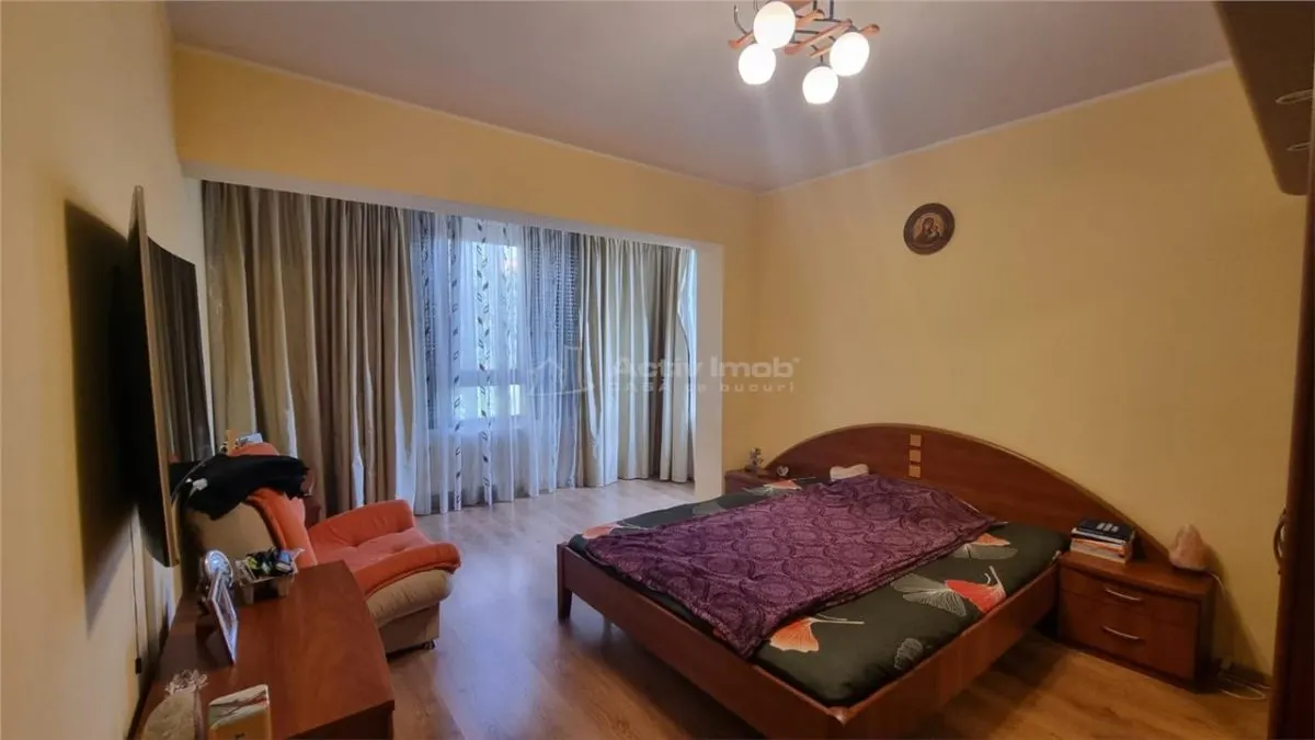 Apartament 4 camere 120mp util bloc Vega IC Frimu - foto 1