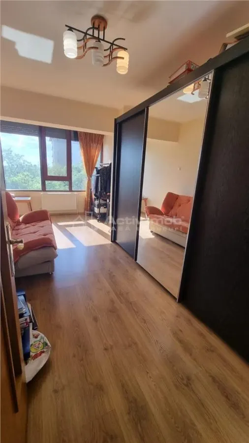 Apartament 4 camere 120mp util bloc Vega IC Frimu - foto 6