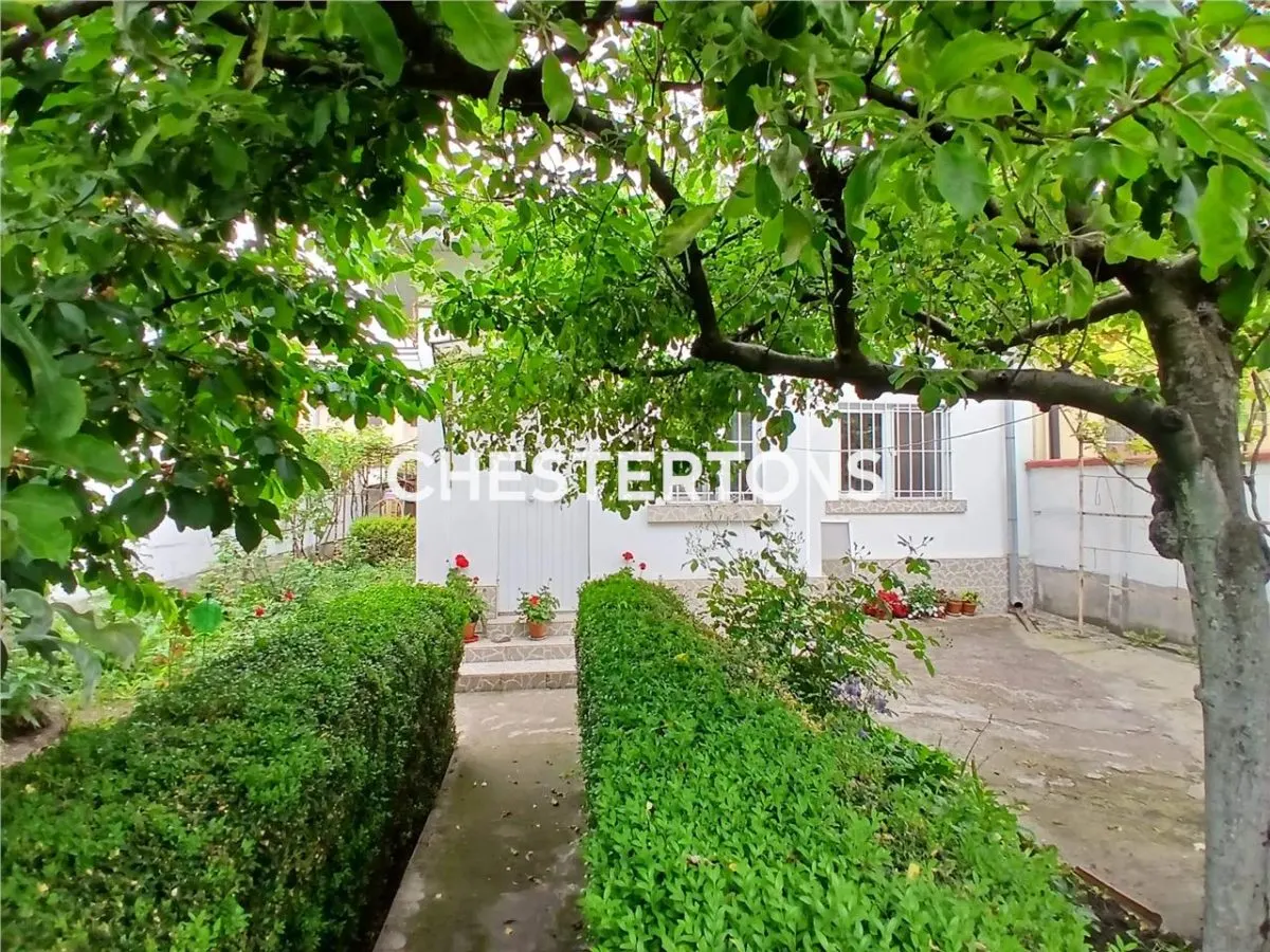 Casa individuala cu garaj si curte libera 300 mp, zona excelenta Brancoveanu - foto 1
