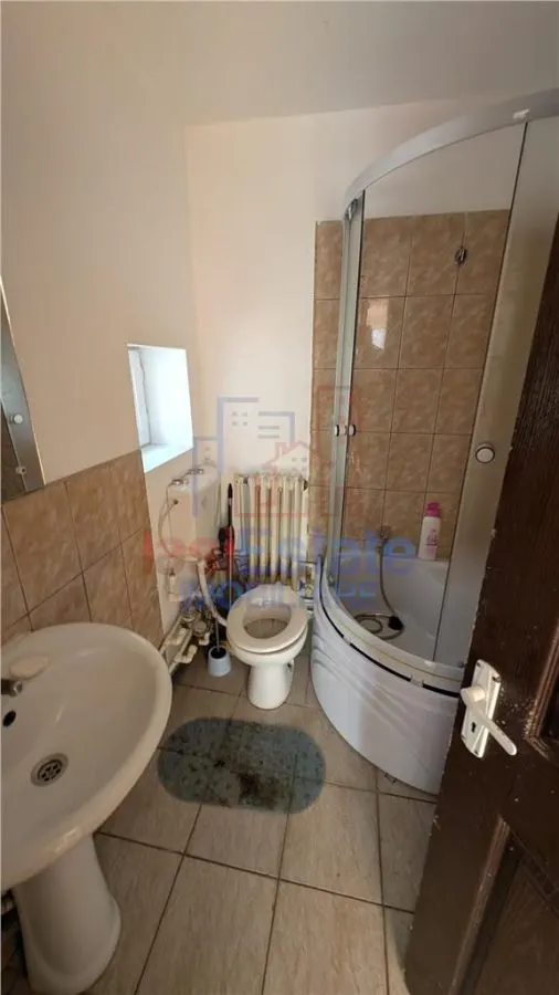 Chirie Cantemir podu Rosu cititi anuntul - foto 2